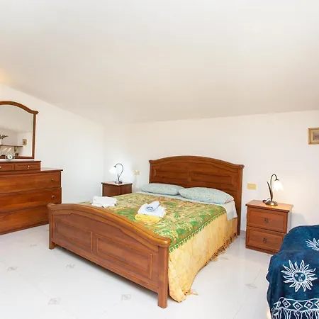 Feriehus Appartamento La Caletta
